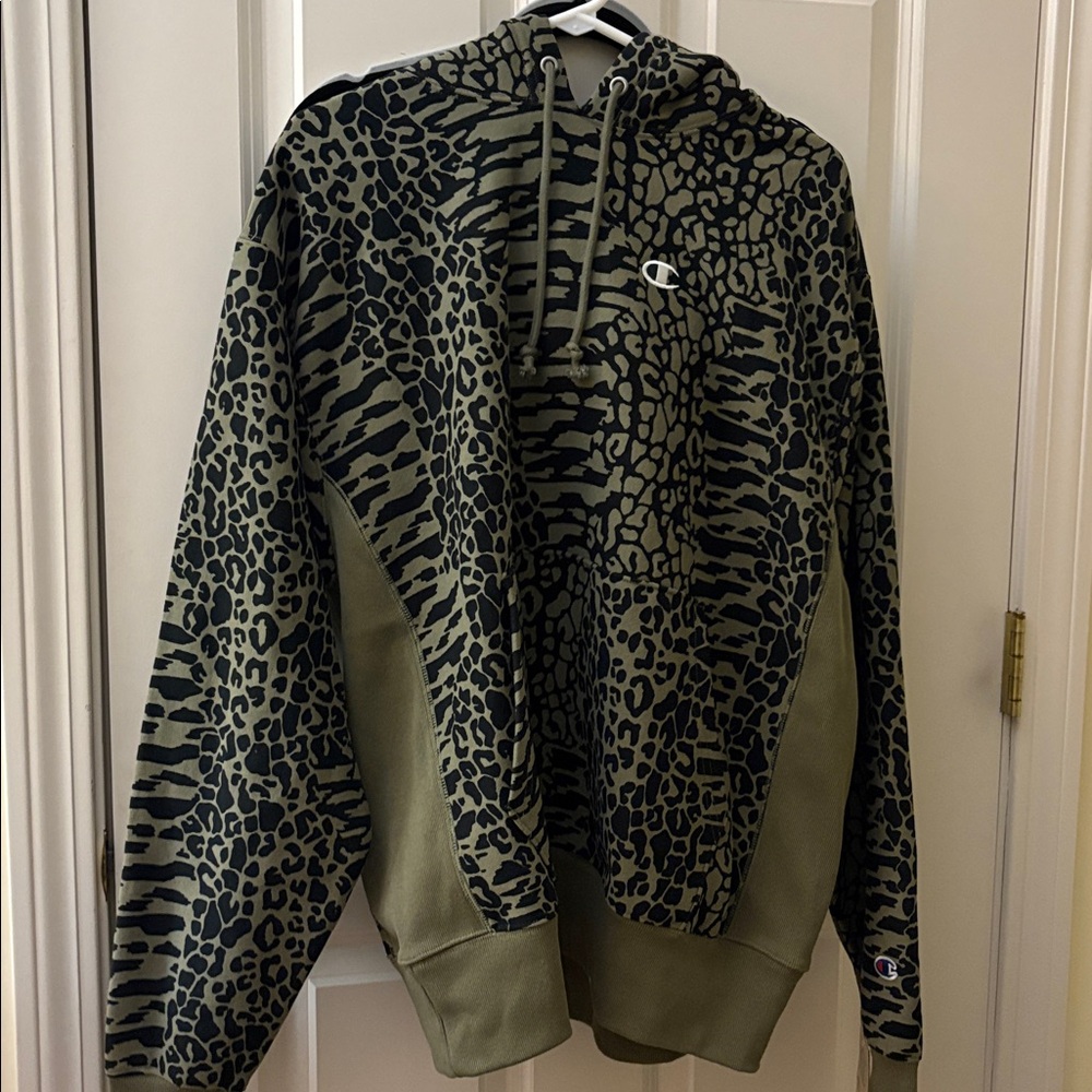 Champion Leopard Print Premium Heavyweight Men's Pull-Over Hoodie Large